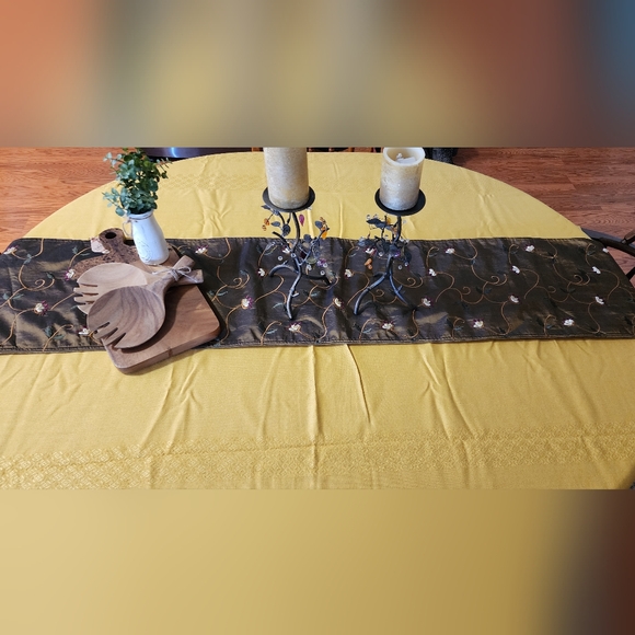 Luxury Table Linen Golden tablecloth 78x60 hand sewn - Picture 11 of 14